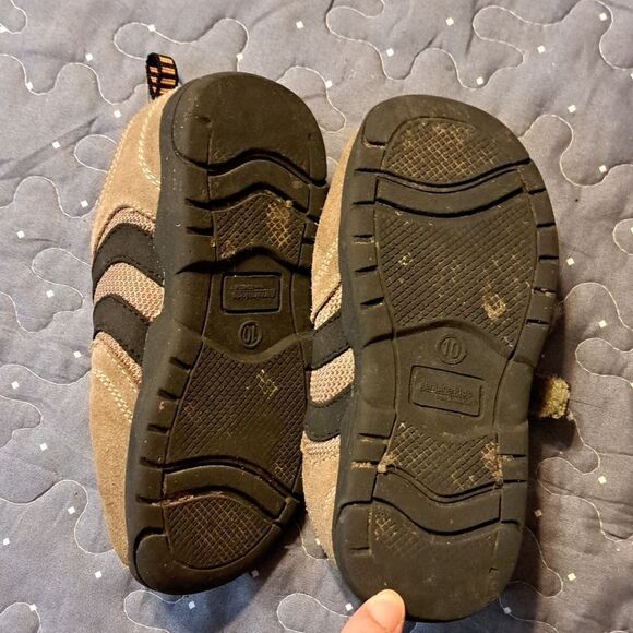 OshKosh B'gosh sneakers size 10 - Picture 4 of 7